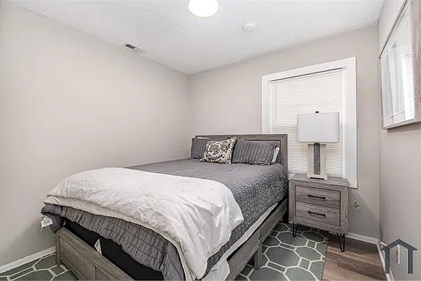 535 W Craighead Rd — Photo 8