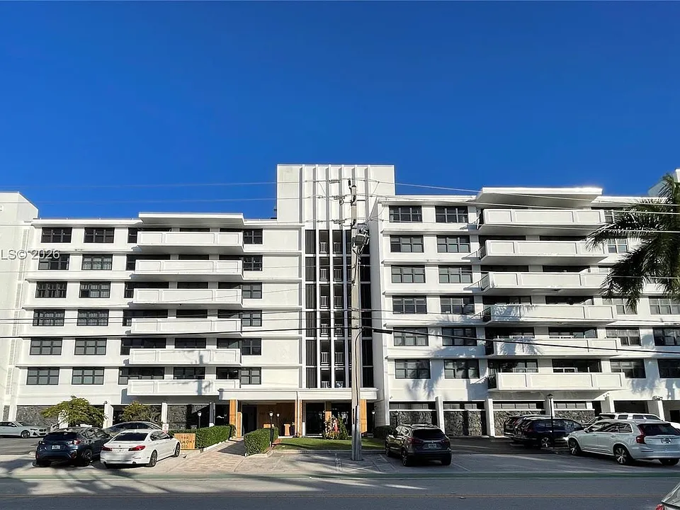 10101 E Bay Harbor Dr #402