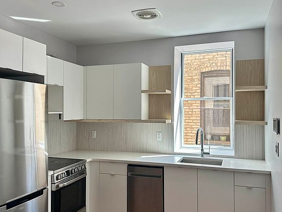 4th image of 998 Carroll St #2C