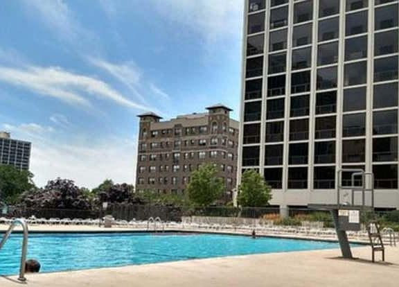 2nd image of 4343 N Clarendon Ave APT 407