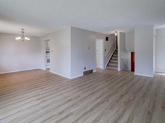 4th image of 9 N Maple Leaf Rd