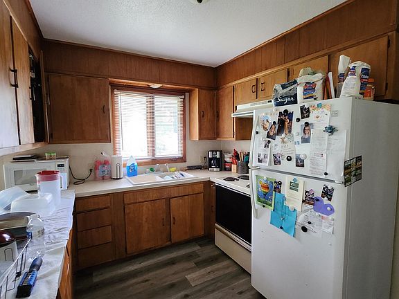 5th image of 206 E 13th St