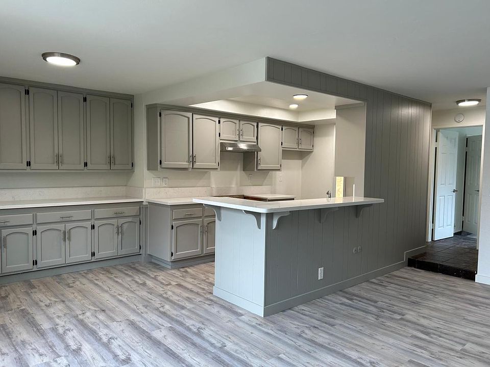 1st image of 4843 Voltaire St #2