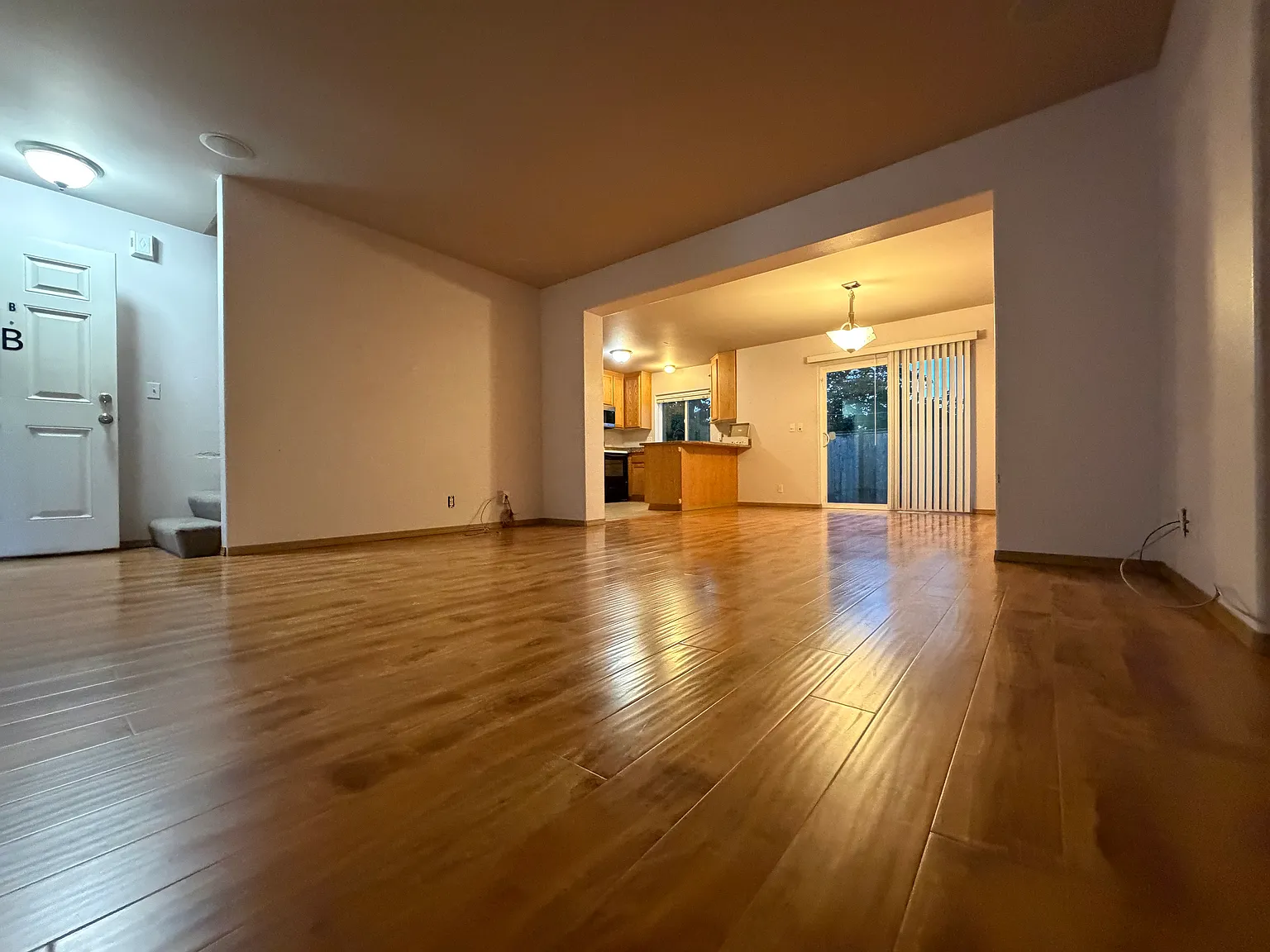 3 bed, 2.5 bath, 1600 sqft, $2,945 — Photo 2