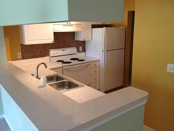 5th image of 923 Arbor Lakes Cir