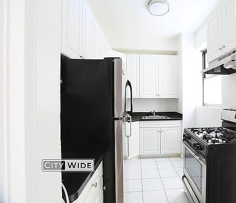 2nd image of 145 W 55th St APT 4A