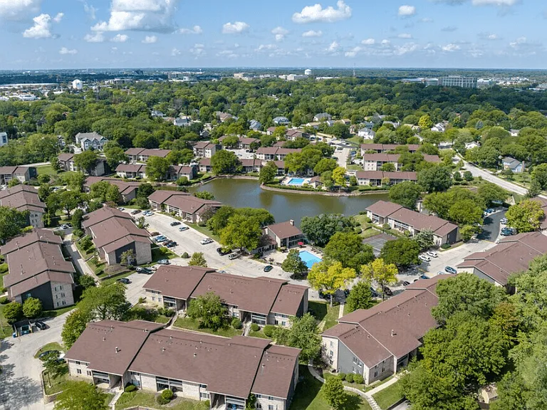 Lakeside Apartments — Photo 22