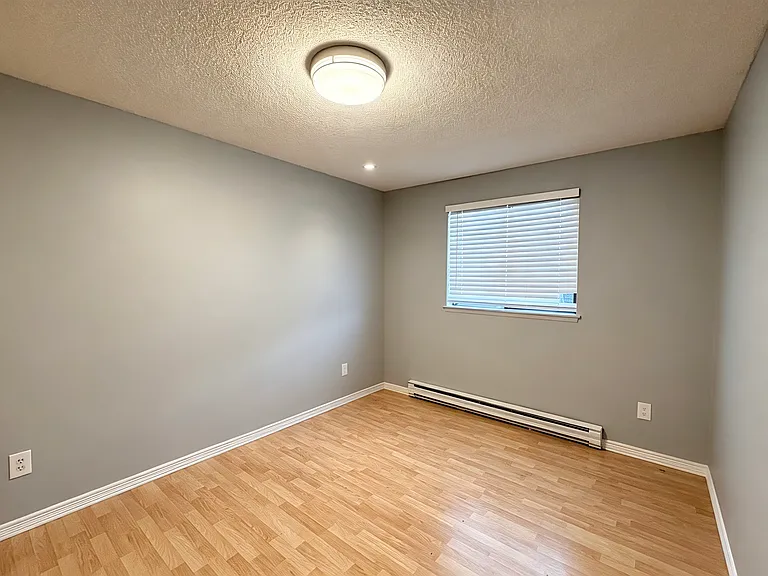 1313 W James St #11 — Photo 4