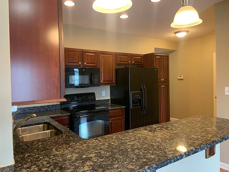 605 W Market St #416 — Photo 8