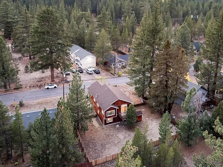 2239 Blitzen Rd — Photo 38