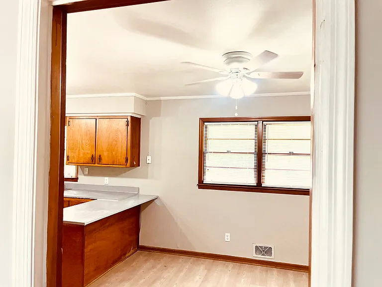 2417 Alandale Dr — Photo 17