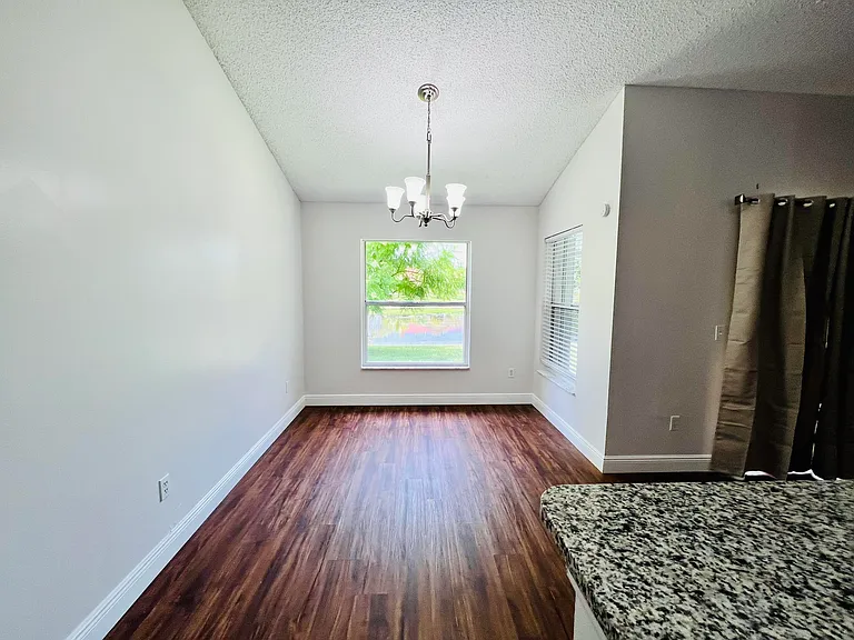 2485 Stonegate Dr — Photo 8
