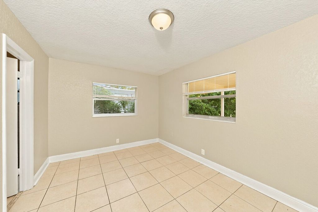 2170 NE 1st Ave, photo 8