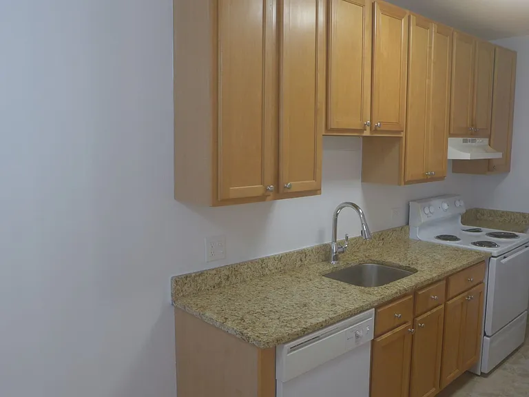 808-12 W Junior Terrace — Photo 8