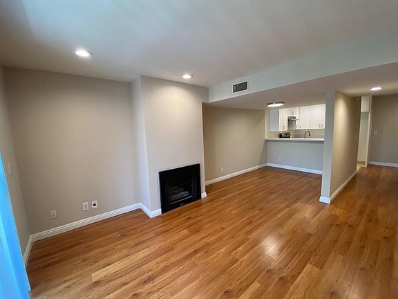 5th image of 615 W Milford St #211