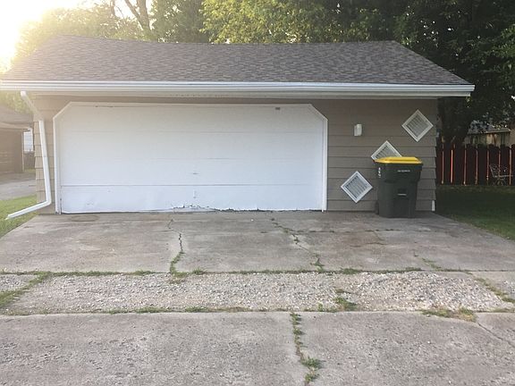 4th image of 17056 Greenbay Ave