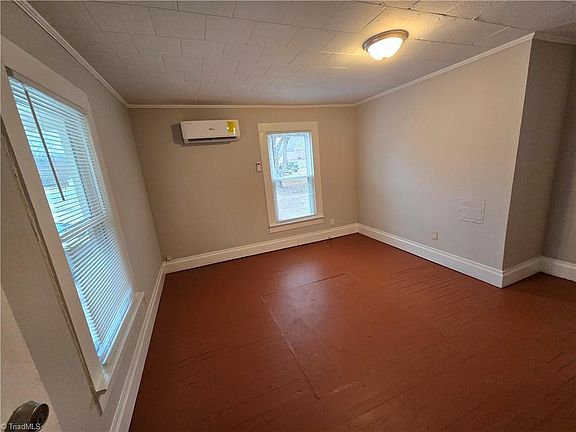 5th image of 511 Cummings St