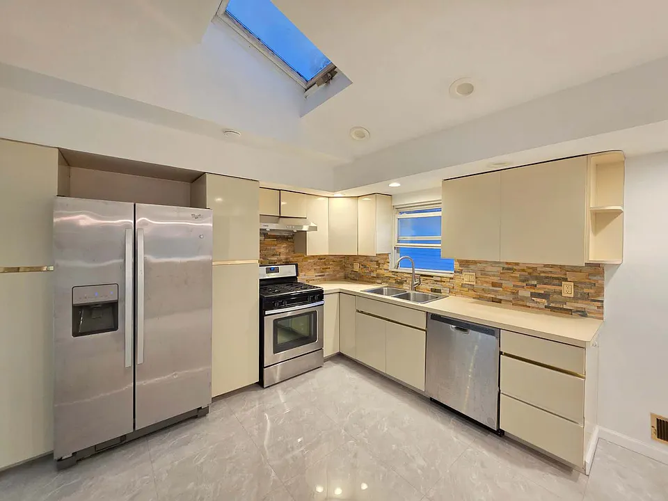 11 Rockne St #2