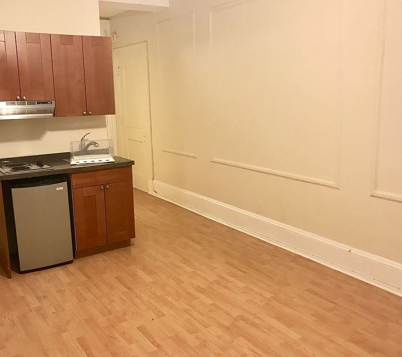2nd image of 1324 Locust St #1324