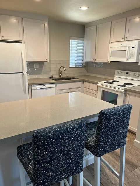 2 bed, 1133 sqft, $2,250 — Photo 2