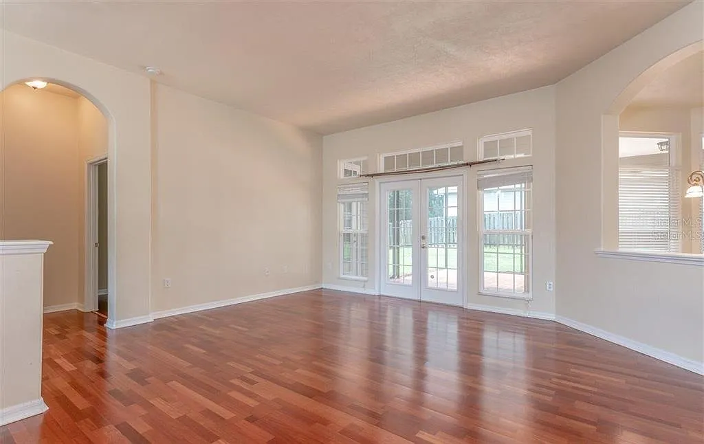 3 bed, 2.0 bath, 2248 sqft, $3,200 — Photo 4