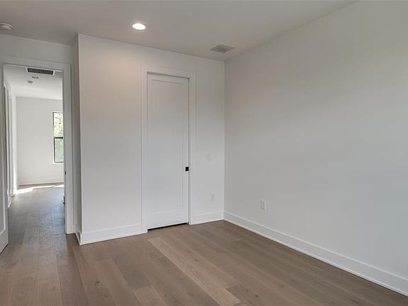 4th image of 2913 W Platt St