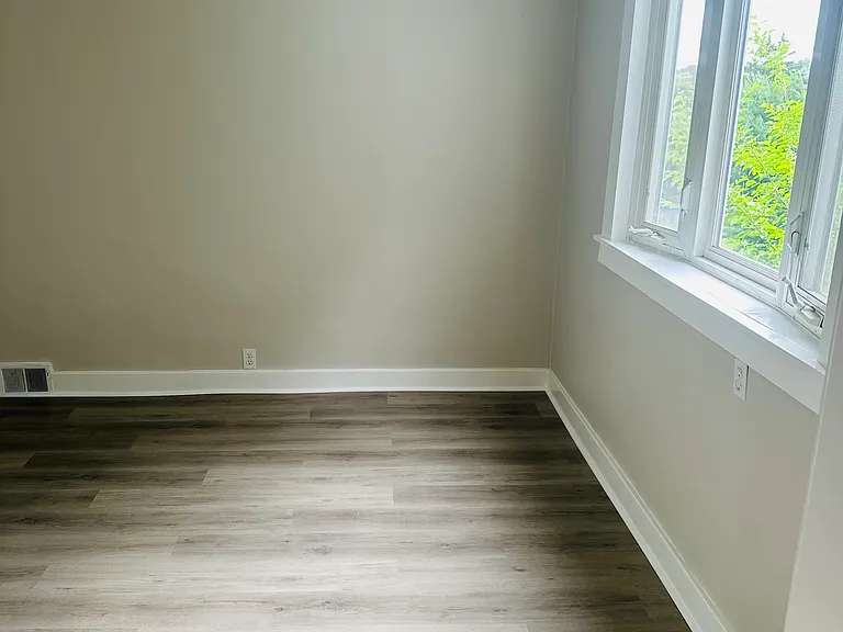 225 Laredo St — Photo 6