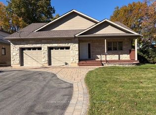 1035 Falaise Rd, Ottawa, ON K2C 0M6