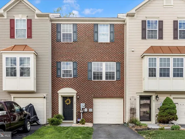 79 Tidewater Ter, Falling Waters, WV 25419