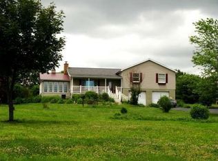 3482 Drifting Dr, Hellertown, PA 18055