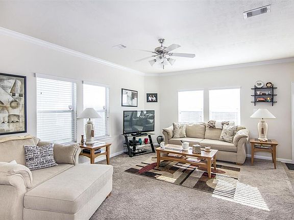 4th image of 11612 Champions Green Dr