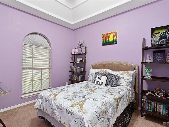 4th image of 409 Safari Dr