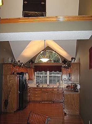 OAK KITCHEN