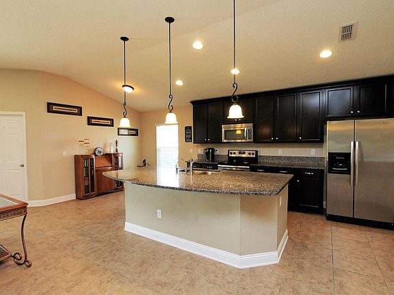 3rd image of 213 Palazzo Cir