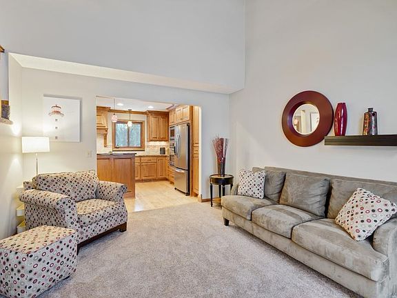 2nd image of 107 Woodridge Ln