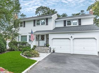 1044 Eglon Ct, Merrick, NY 11566