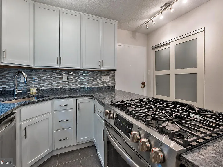 2201 L St NW #217 — Photo 7
