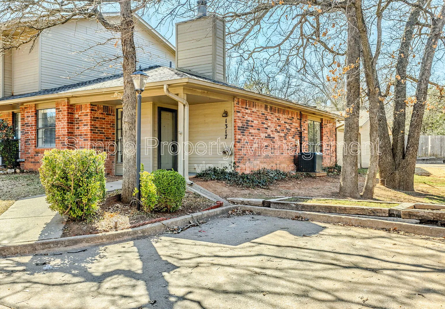 2 bed, 2.0 bath, 924 sqft, $1,425 — Photo 2