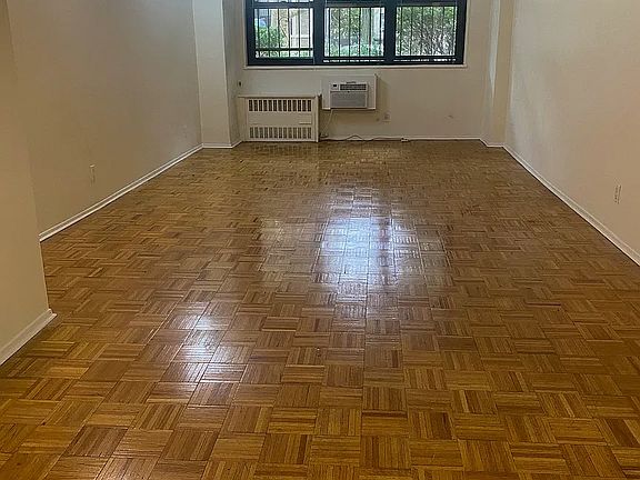 3rd image of 10 Stratford Rd APT 1F