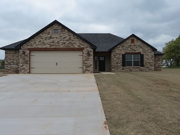 3rd image of 2100 Royal Oak Dr