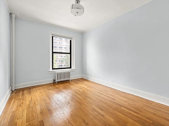 240 E 24th St APT 2F, New York, NY 10010 | MLS #1342829296799522769 ...