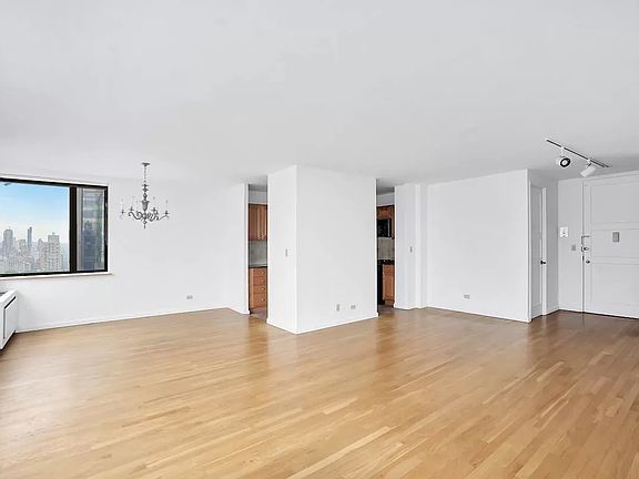 3rd image of 30 W 61st St APT 30F