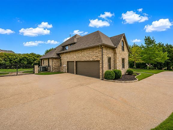 2nd image of 3908 Lakewood Heights Ct