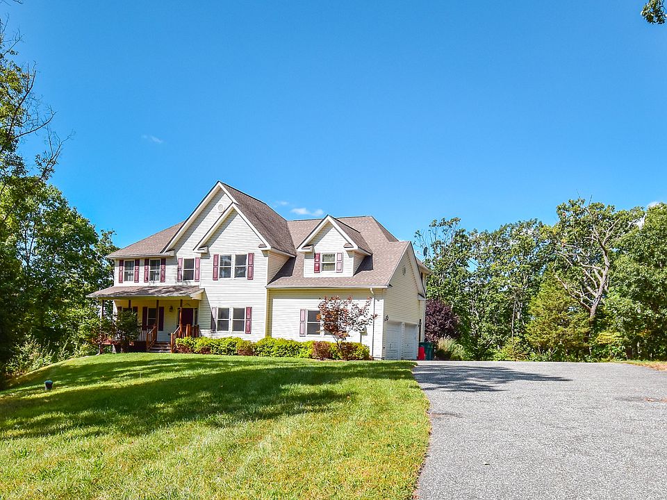 1st image of 7 Tudor Hill Dr