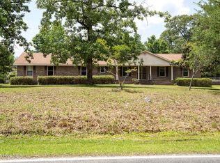 330 Hughes Rd, Hampstead, NC 28443