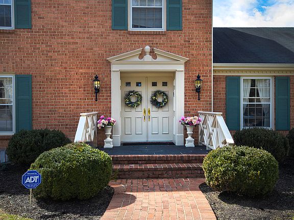 4th image of 216 Price St Suite 101-B