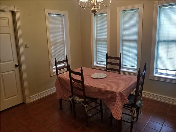 2nd image of 343 Bluebonnet Cir