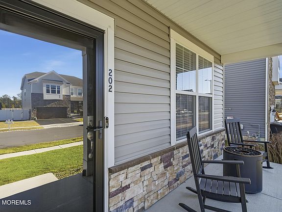 4th image of 202 Ashburn Avenue