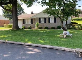 913 Rhodora Ave, Reading, PA 19605