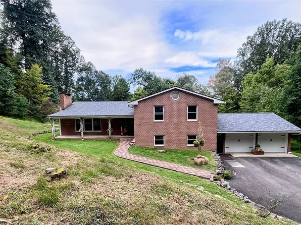 56 Gary Ln, Indiana, PA 15701
